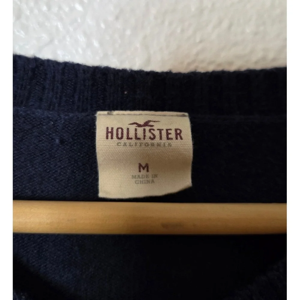 Hollister Men's Navy V Neck Sweater Medium Lightweight Knit Logo‎ Casual